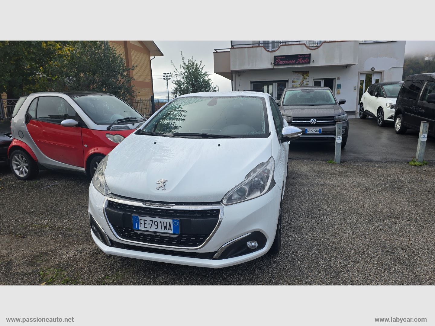 PEUGEOT 208