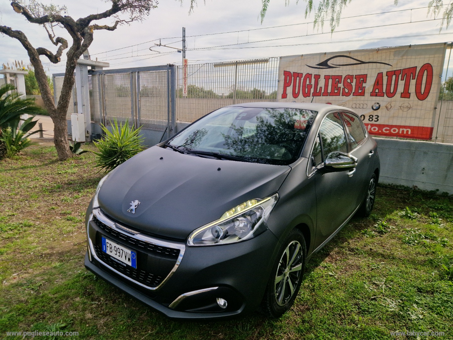 PEUGEOT 208