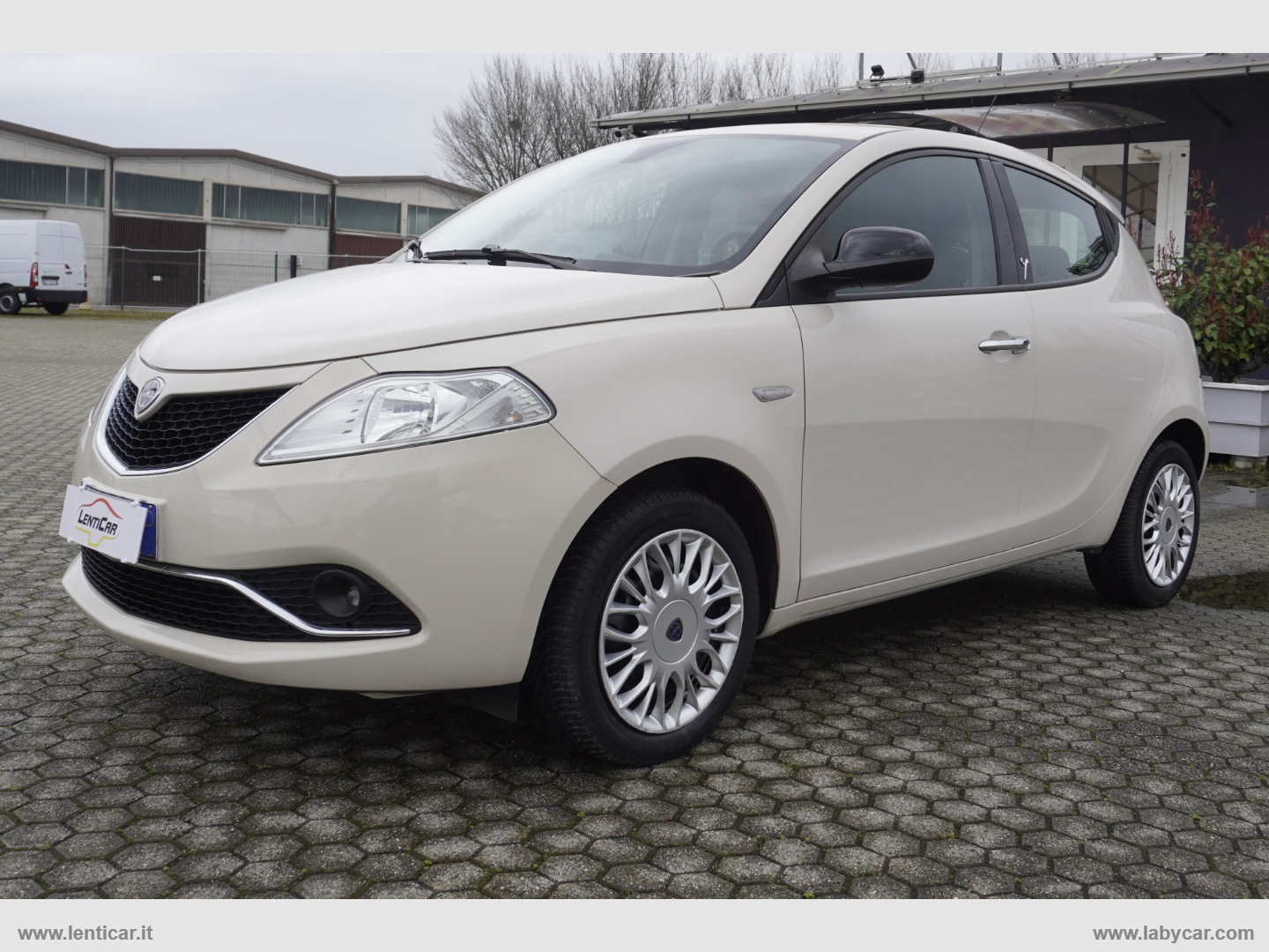 LANCIA Ypsilon 1.2 69 CV 5 Posti Gold 
