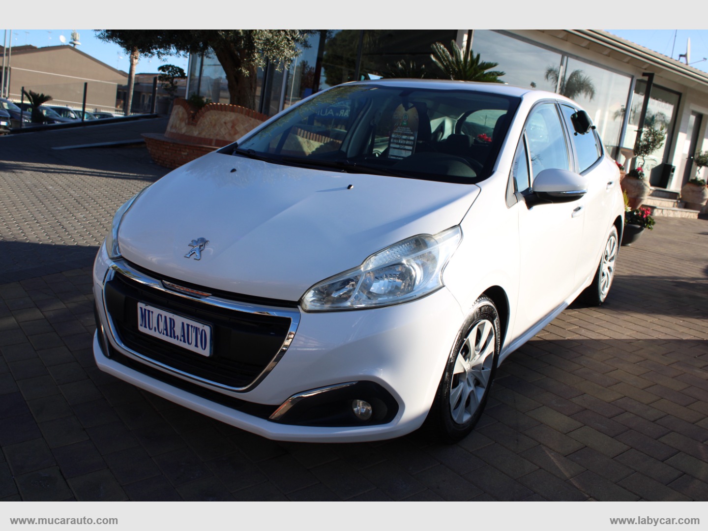 PEUGEOT 208