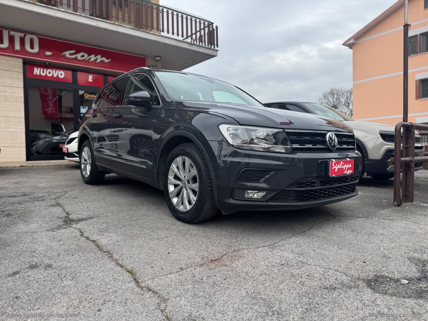VOLKSWAGEN Tiguan