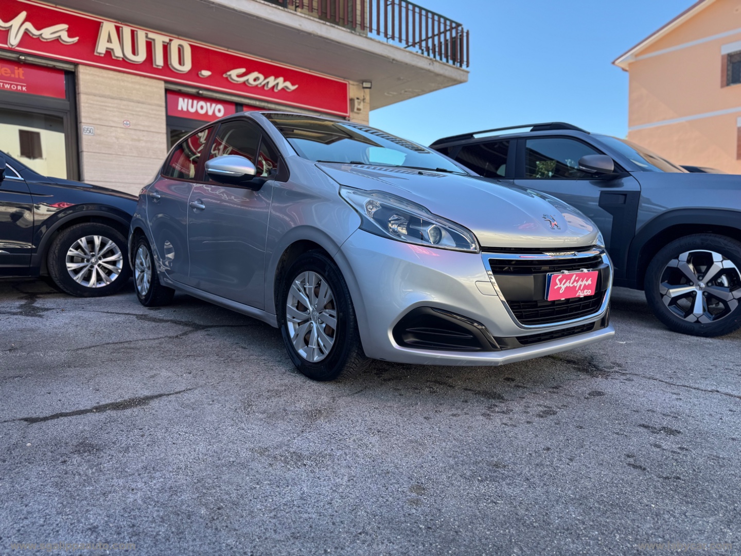 PEUGEOT 208