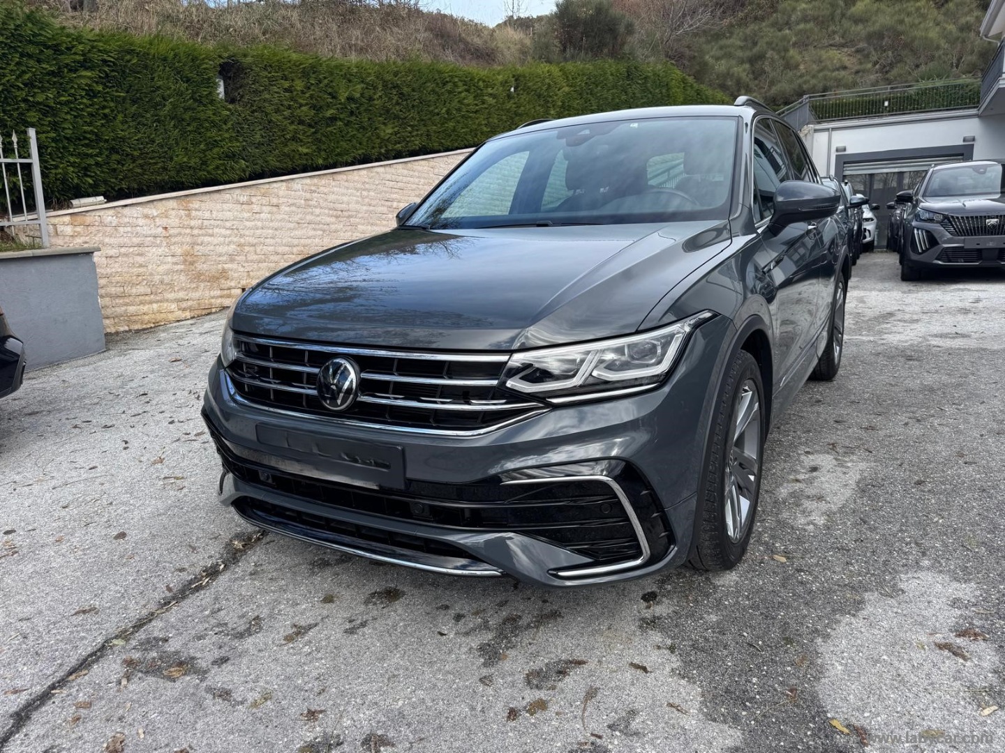 VOLKSWAGEN Tiguan