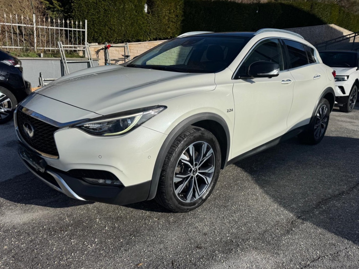 INFINITI QX30