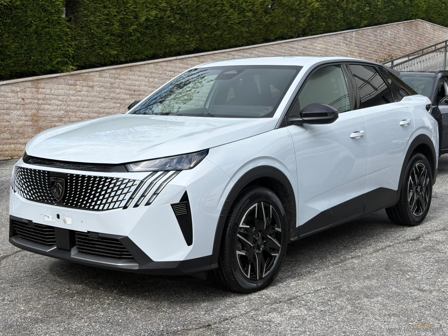 3008 Hybrid 136 e-DCS6 Allure                                                        