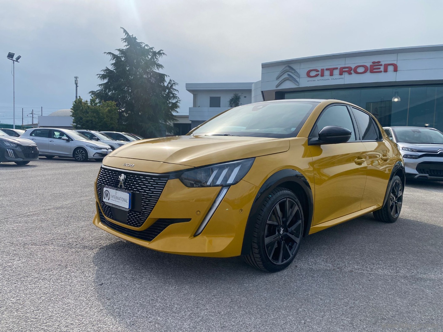 PEUGEOT 208