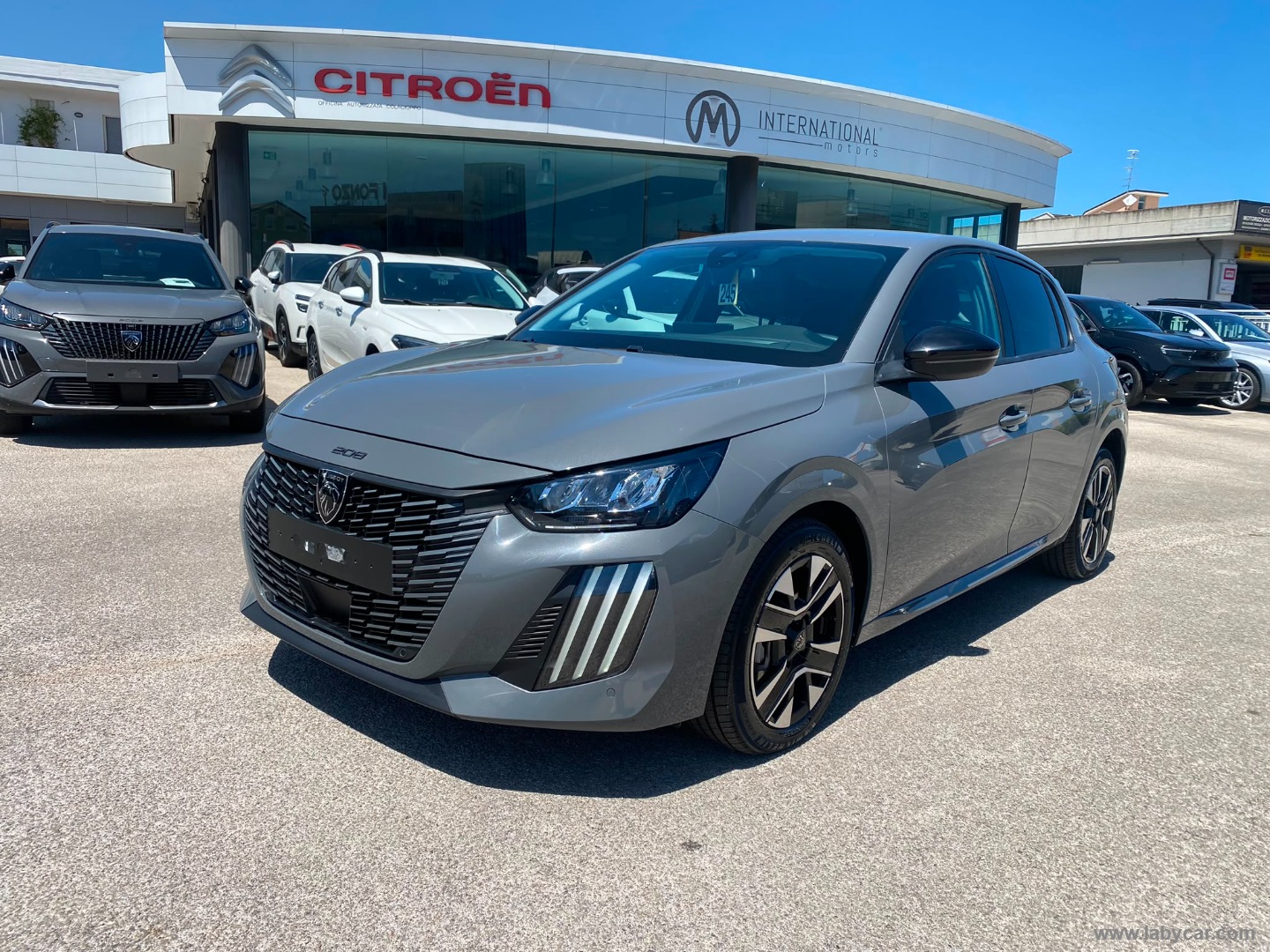 PEUGEOT 208