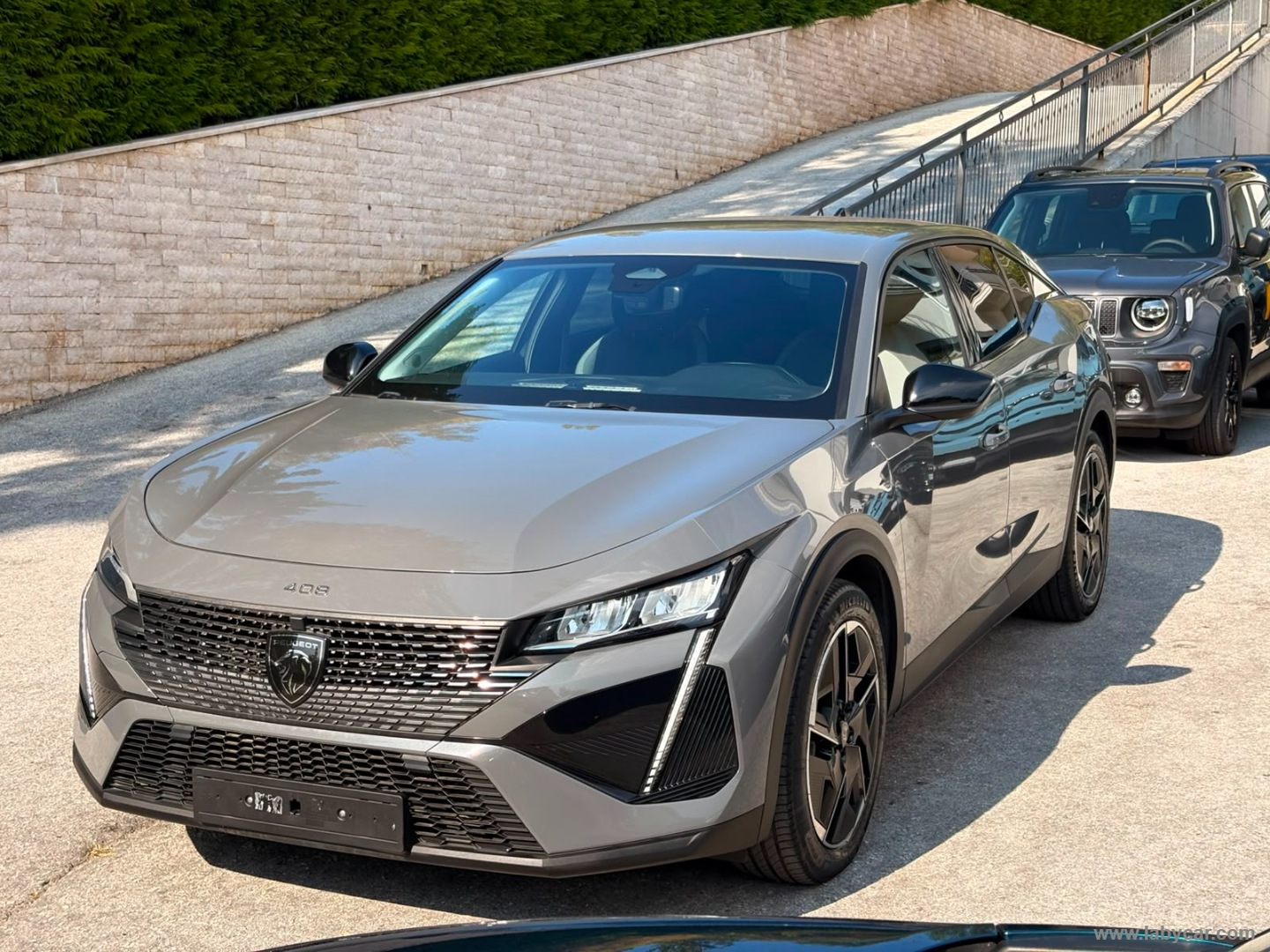 PEUGEOT 408