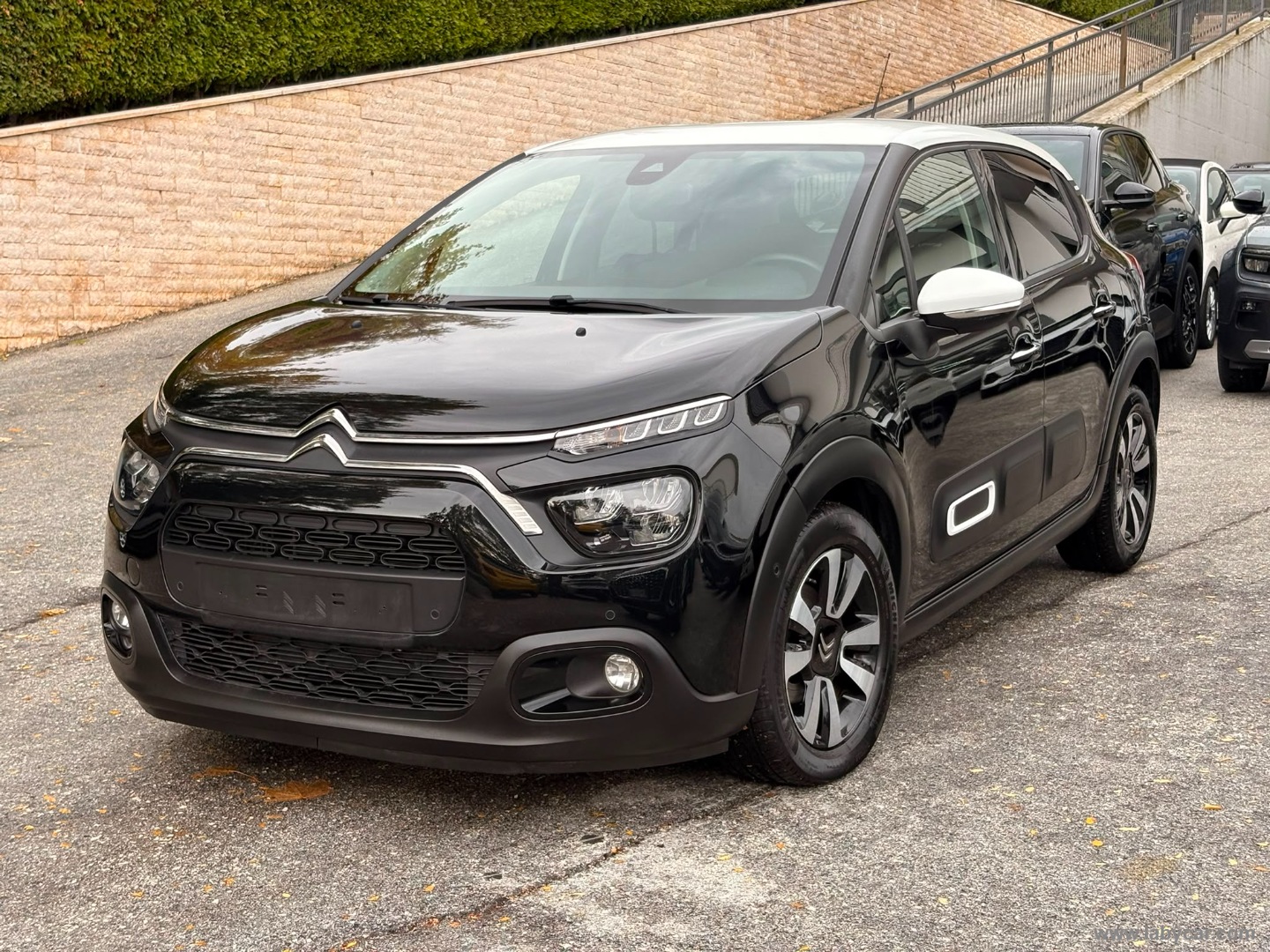 Citroën C3 PureTech 110 S&S Shine - Immagine 1