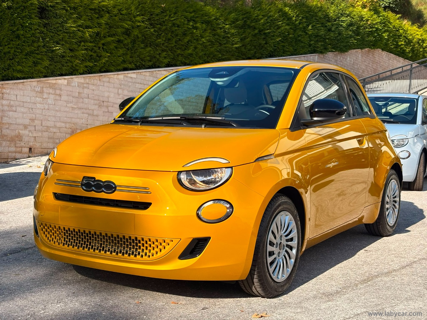 Fiat 500 Berlina Hybrid Pop - Immagine 1