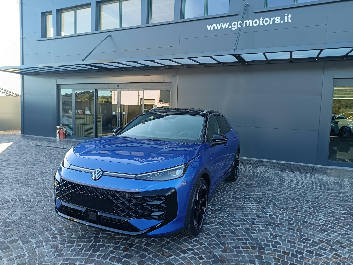 Volkswagen T-Roc 1.5 eTSI ACT 150 CV DSG R-Line - Immagine 1