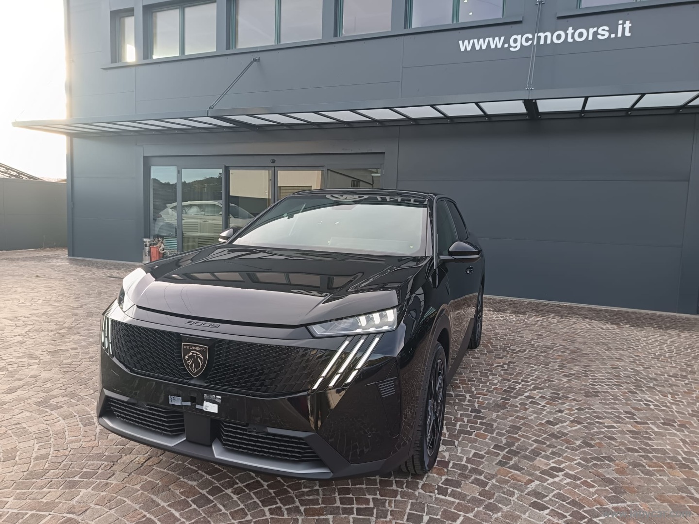Peugeot 3008 Hybrid 145 e-DCS6 GT - Immagine 1
