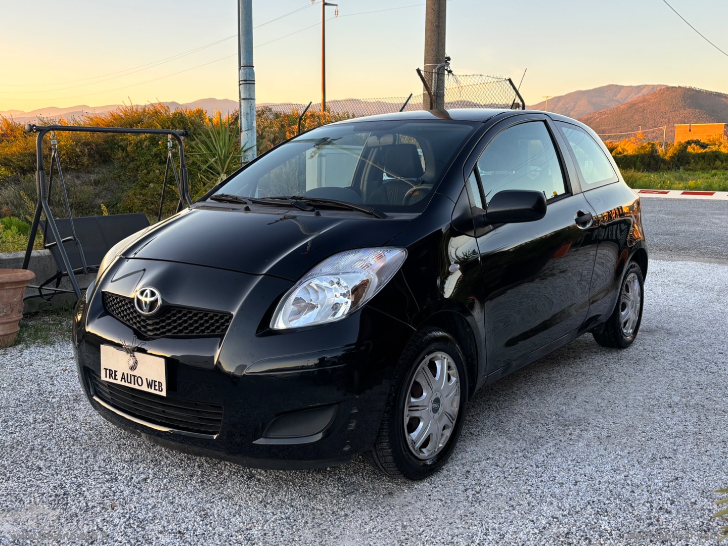 TOYOTA Yaris