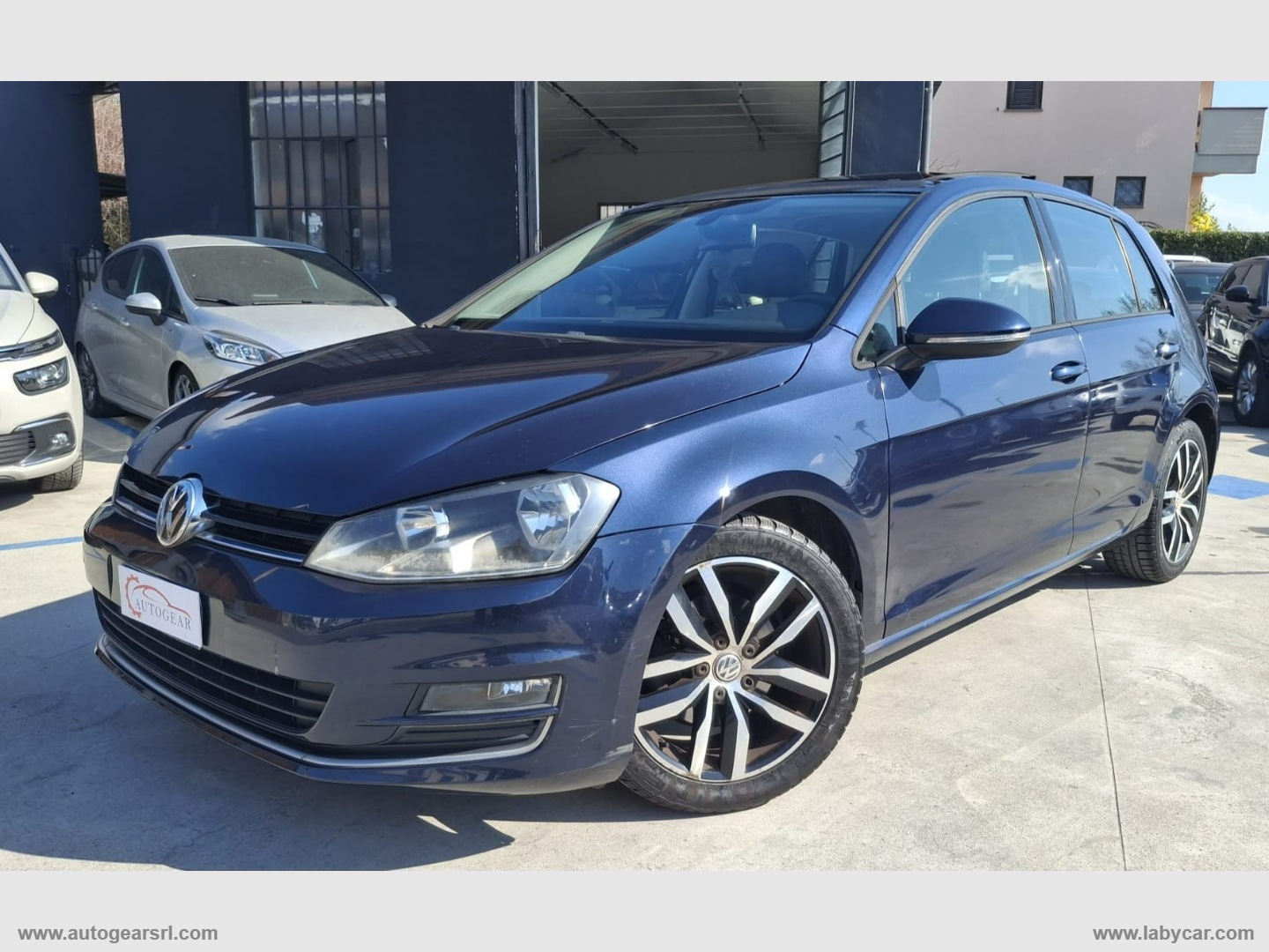 VOLKSWAGEN Golf