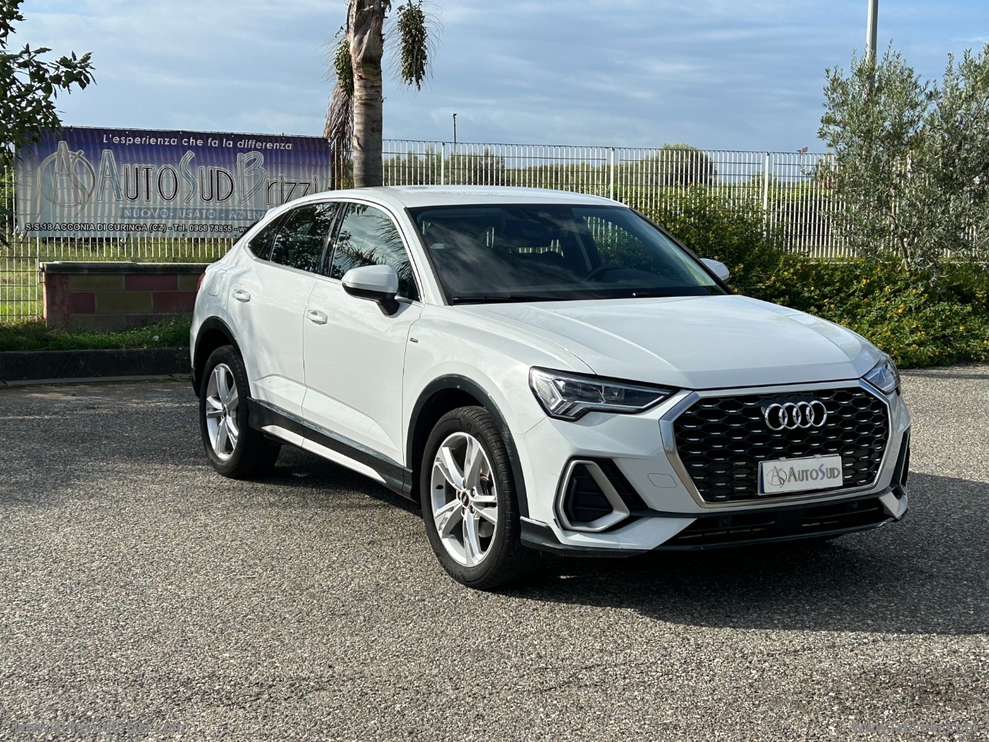 AUDI Q3