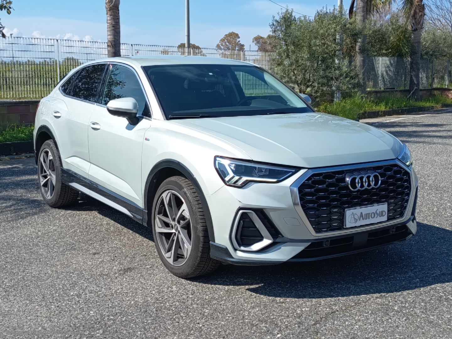 AUDI Q3