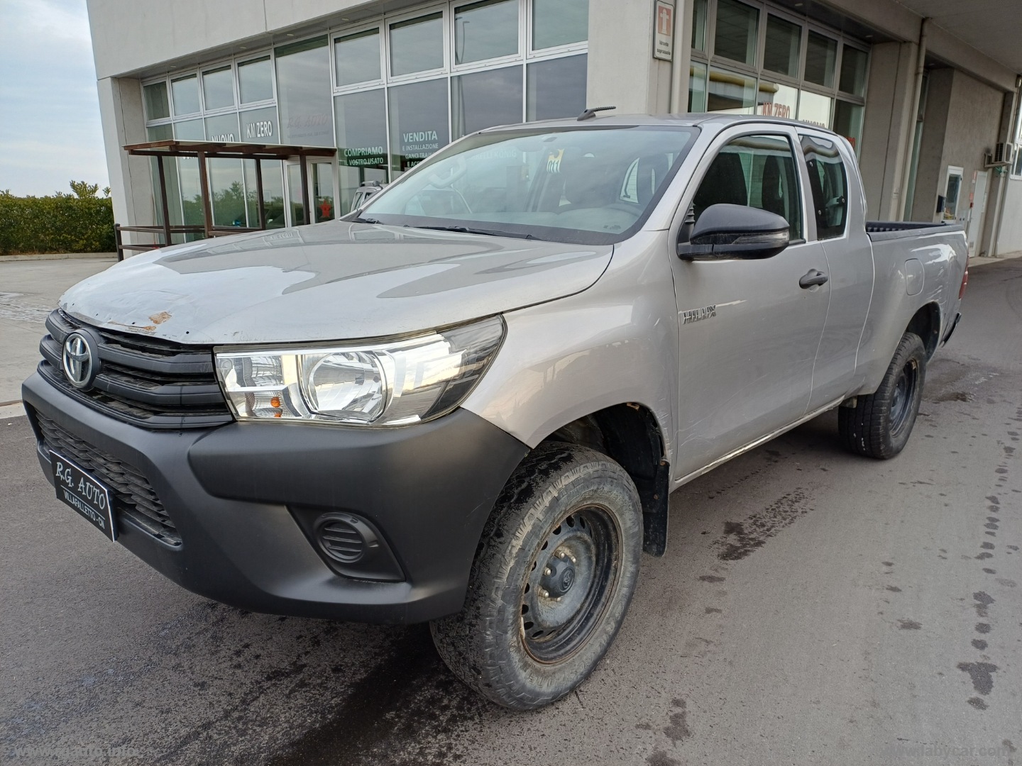 TOYOTA Hilux