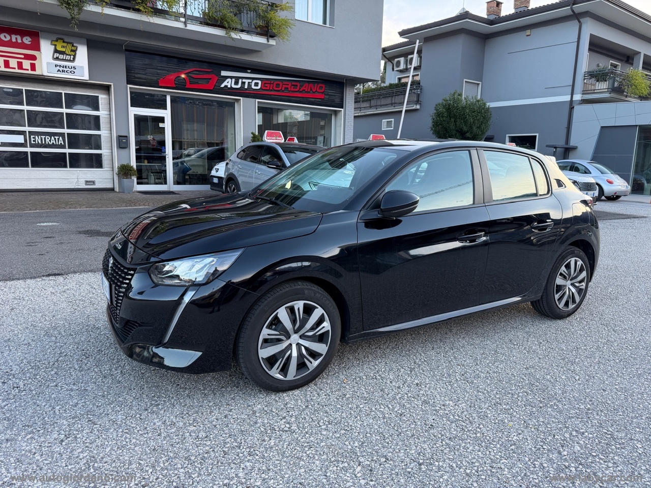 PEUGEOT 208