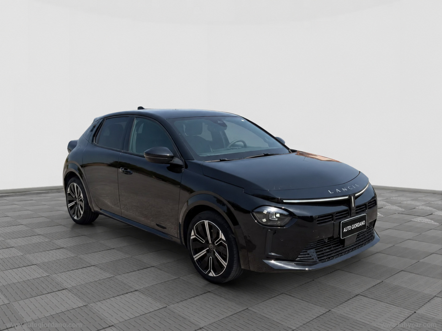 LANCIA Ypsilon Hybrid e-DCT LX                                                        