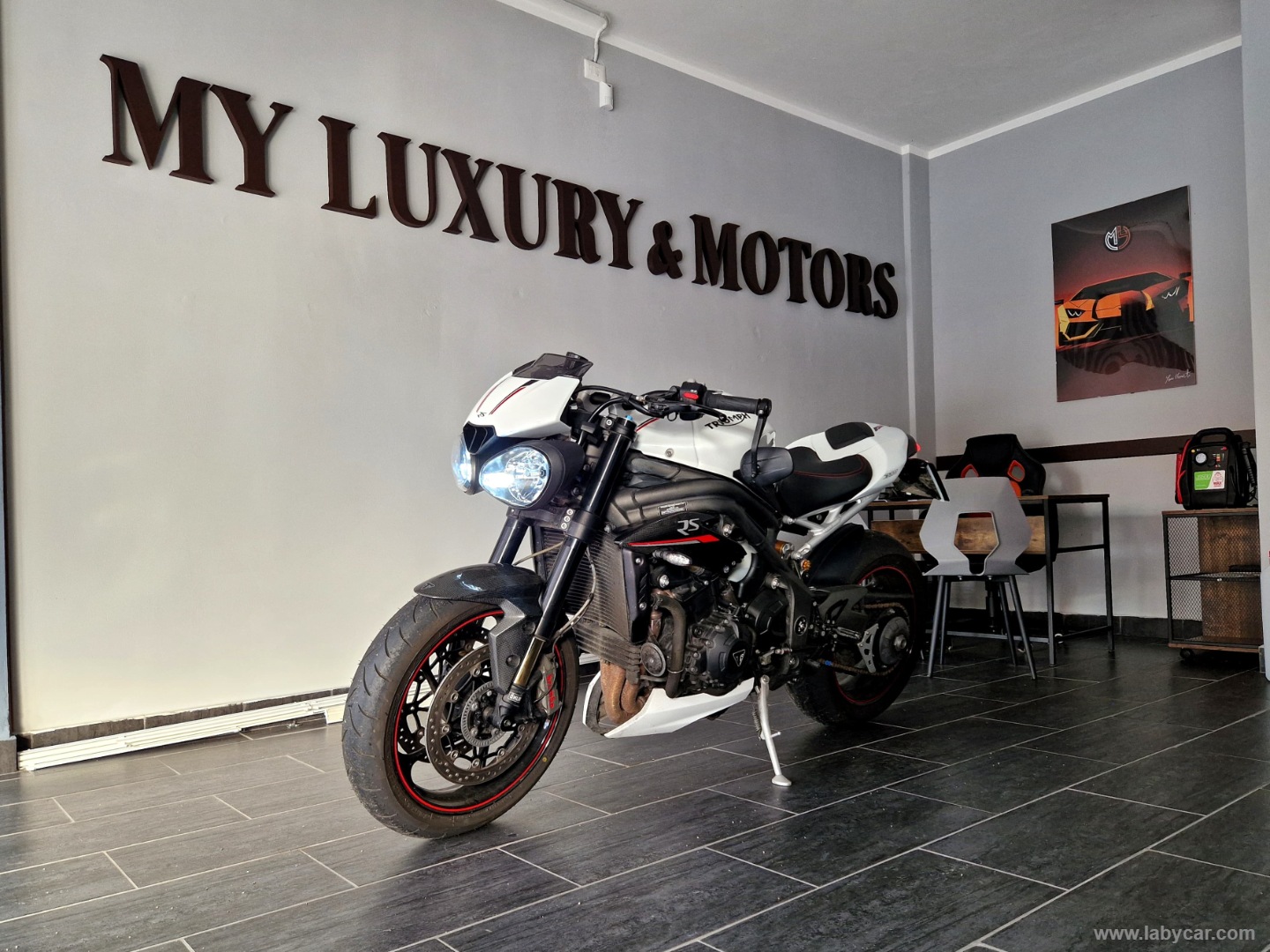 SPEED TRIPLE RS                                                        