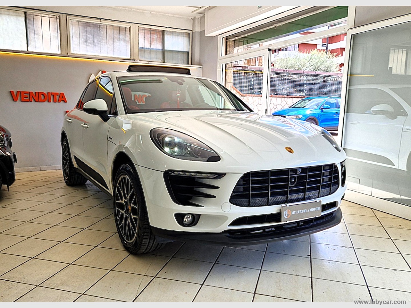 PORSCHE Macan