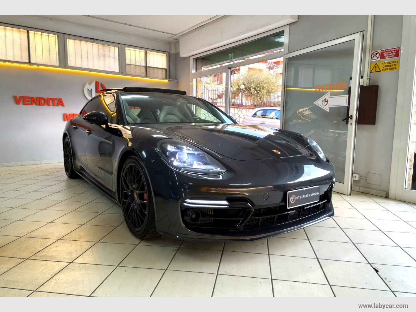PORSCHE Panamera