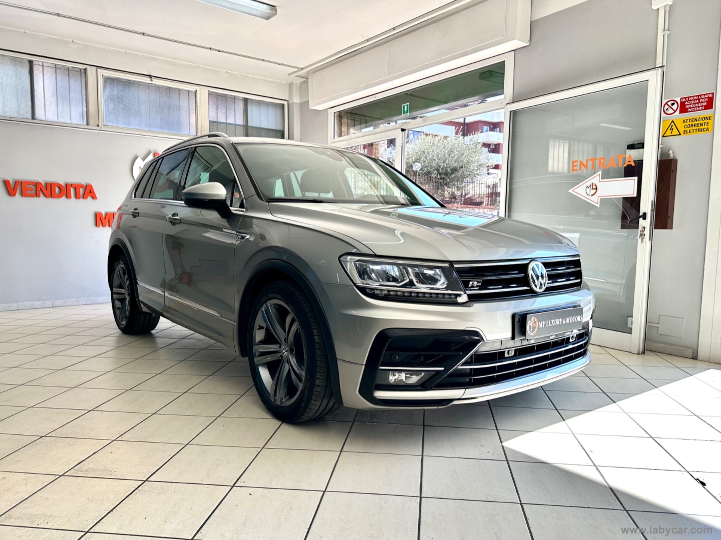 VOLKSWAGEN Tiguan