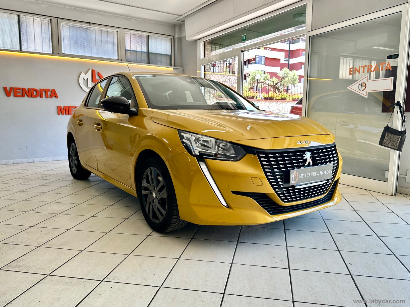 PEUGEOT 208