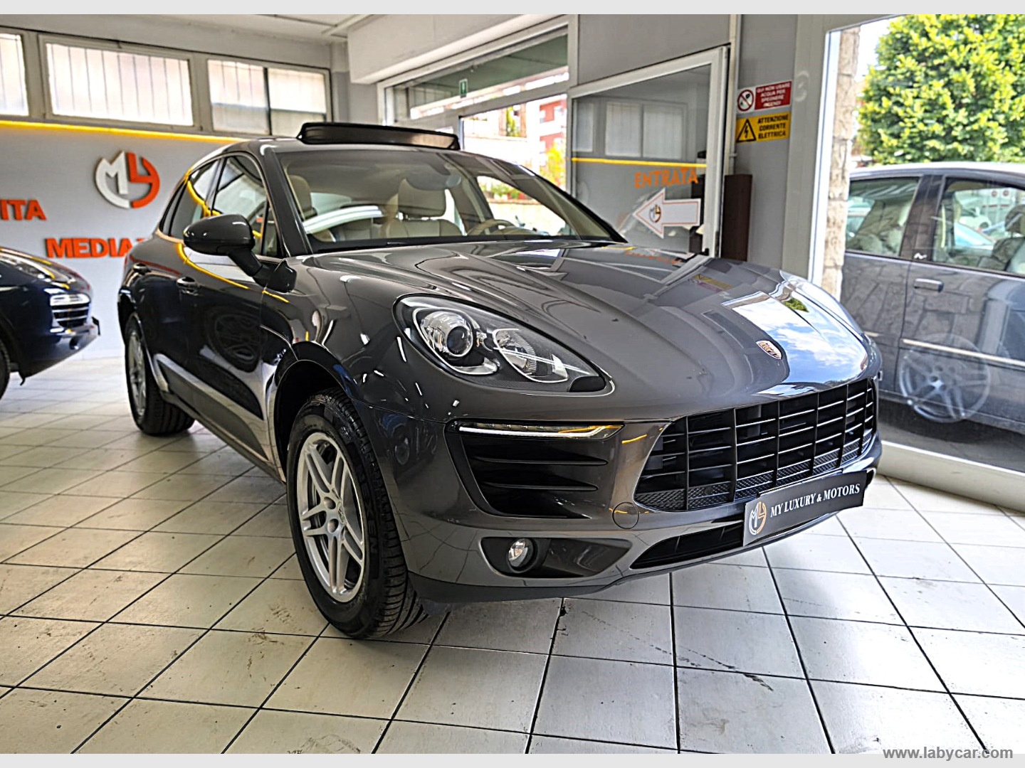 PORSCHE Macan