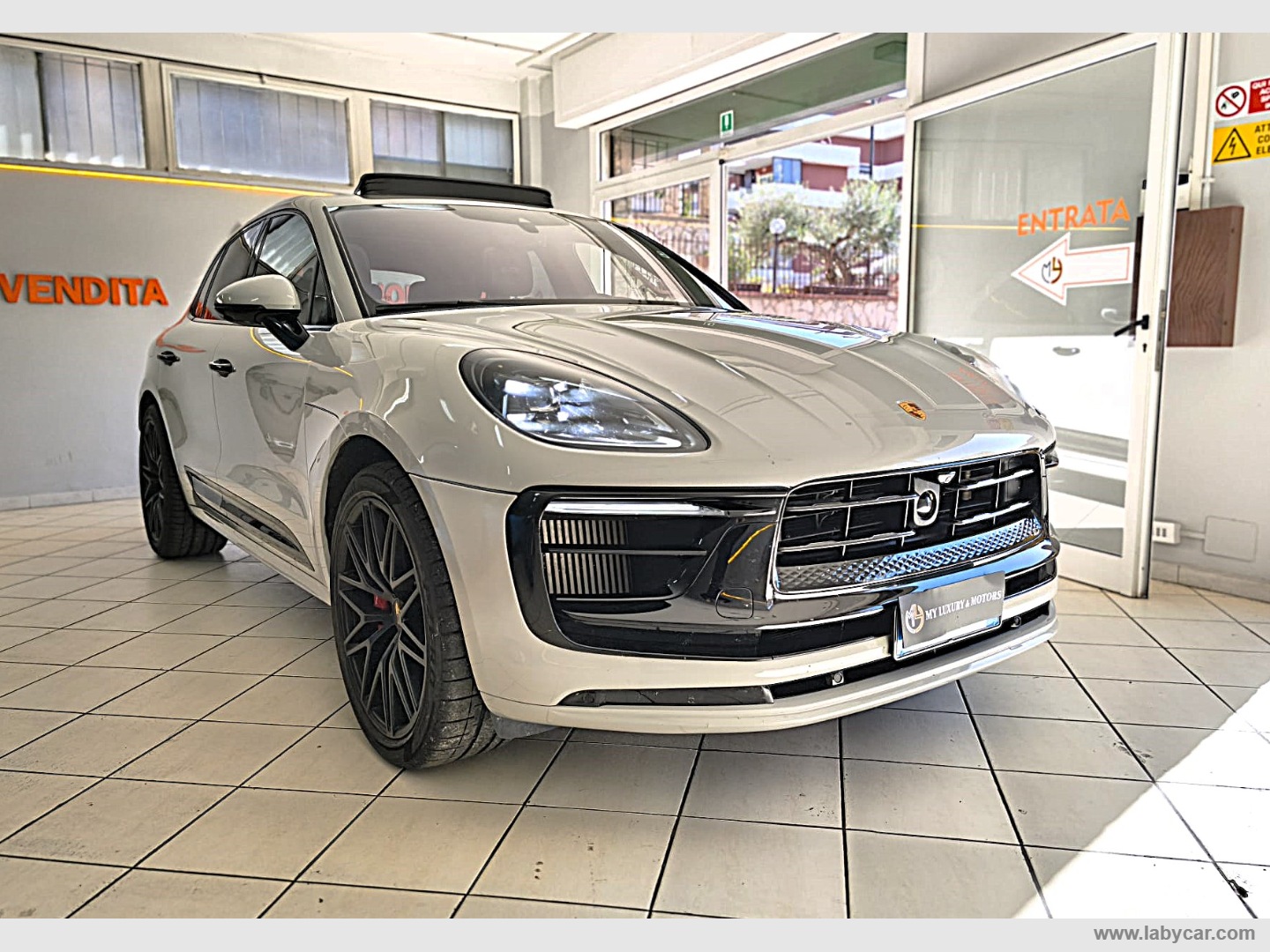 PORSCHE Macan