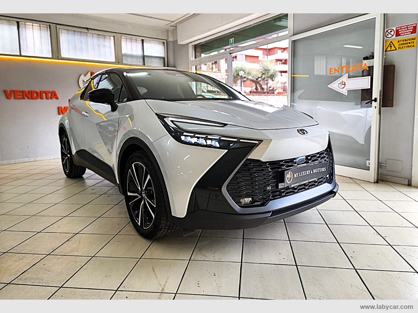 TOYOTA C-HR 1.8 Hybrid E-CVT Lounge 25.000KM*FULL                                          
