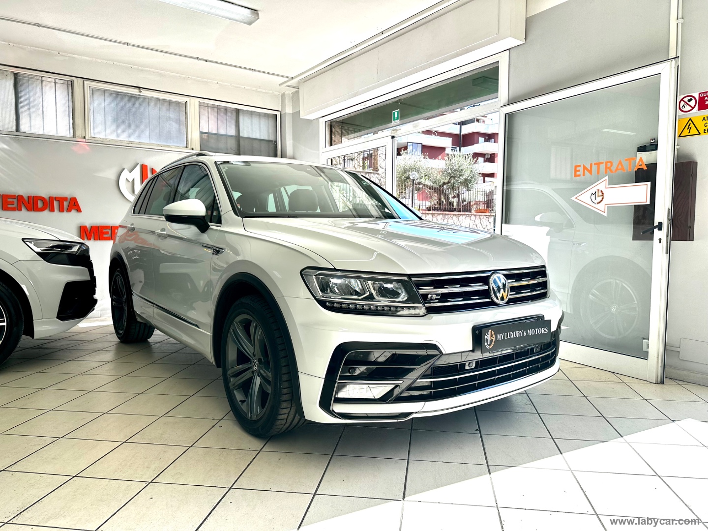 VOLKSWAGEN Tiguan