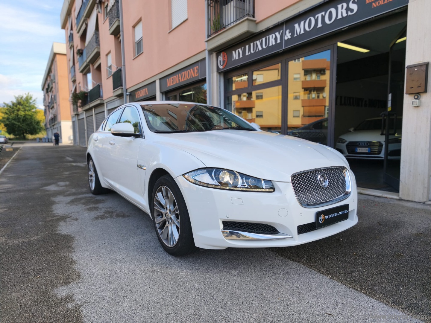 JAGUAR XF