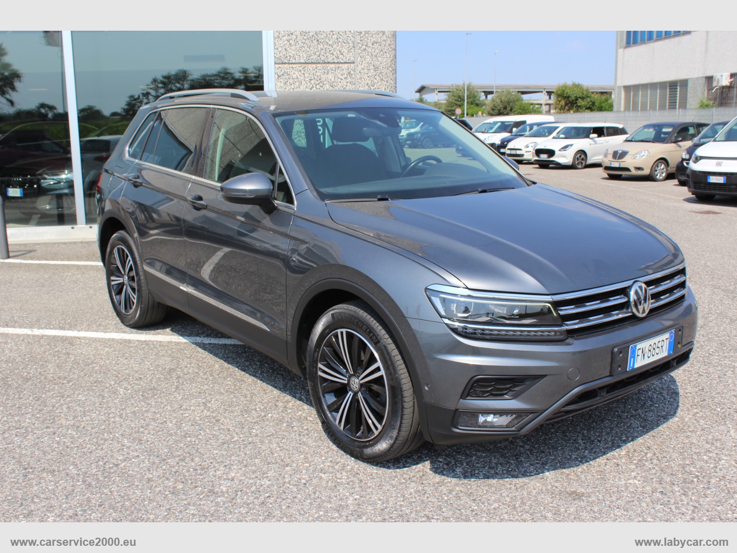 VOLKSWAGEN Tiguan