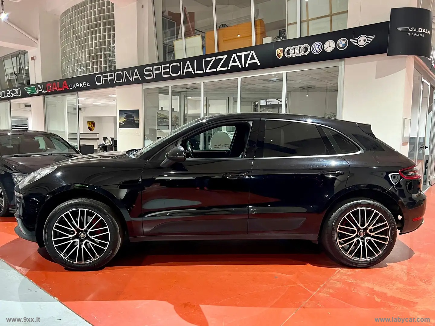 PORSCHE Macan
