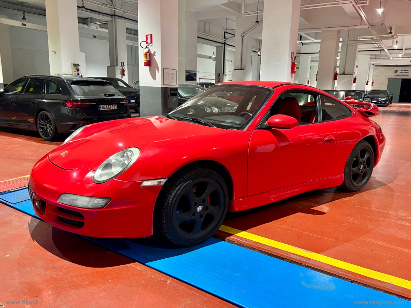 PORSCHE 911