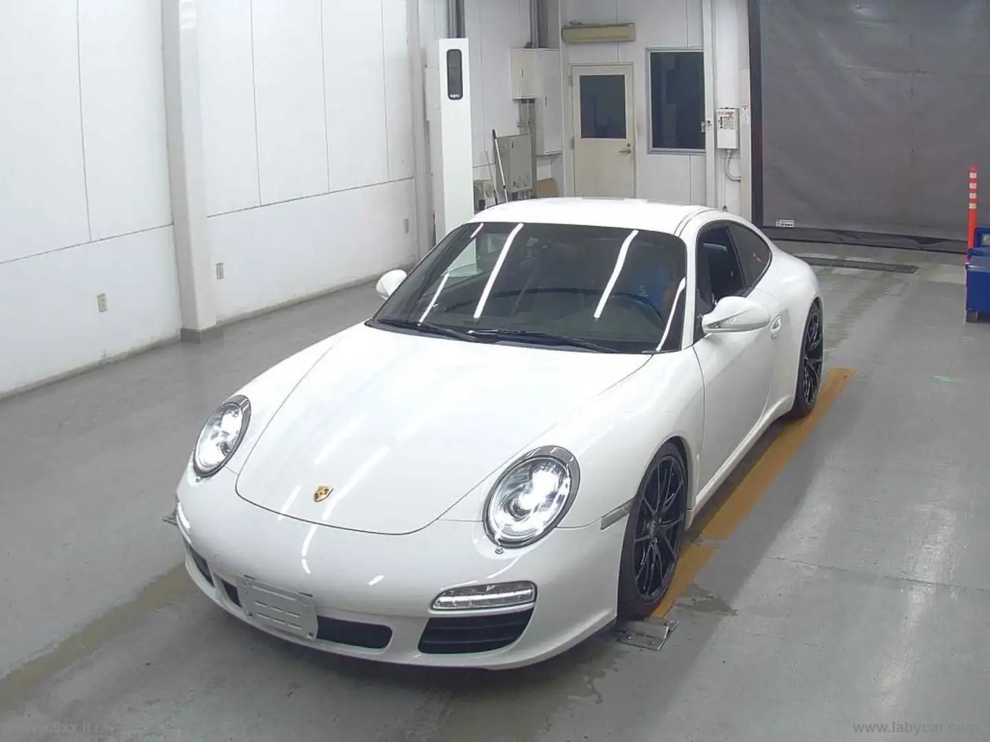 PORSCHE 911