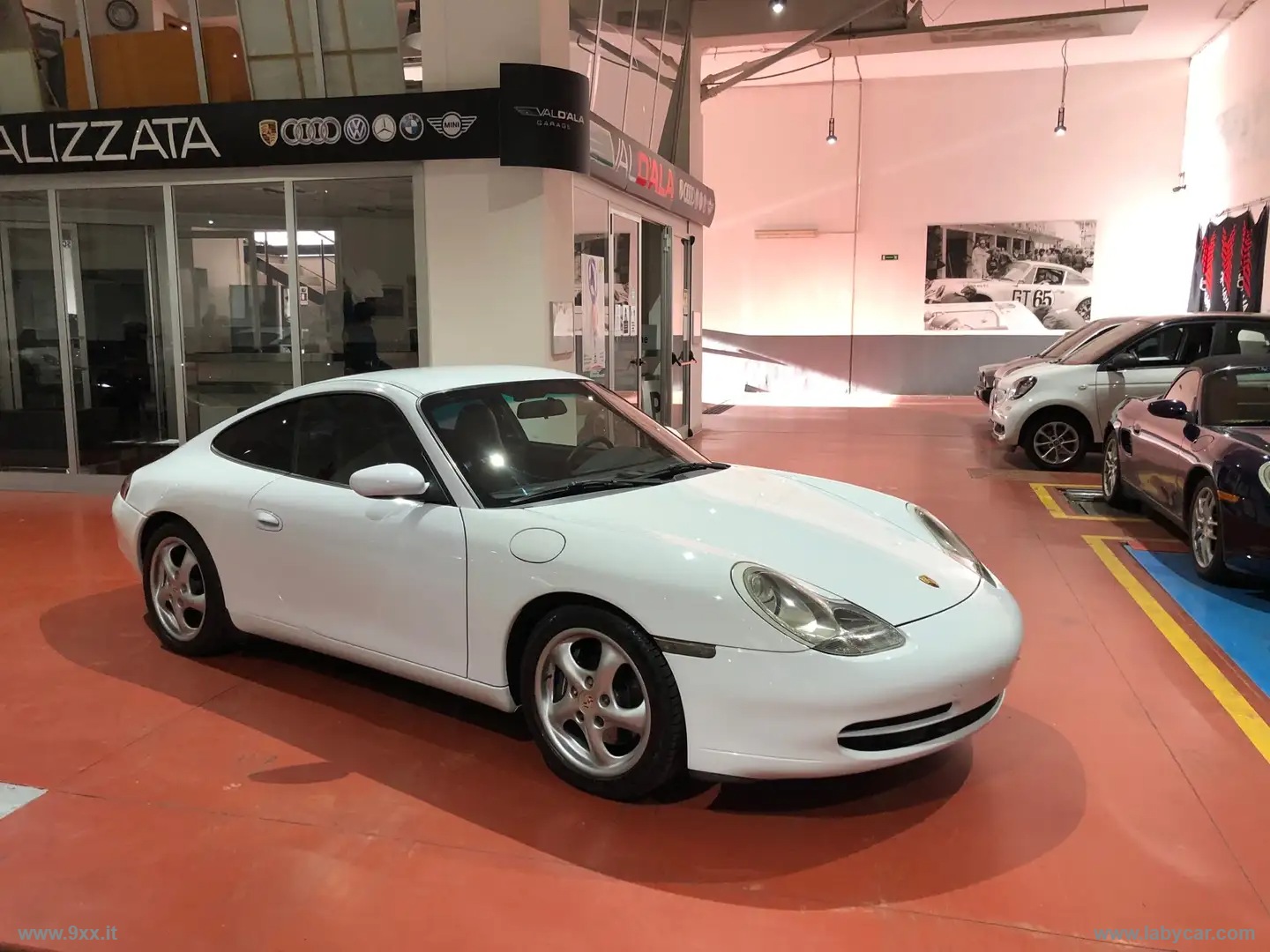 PORSCHE 911
