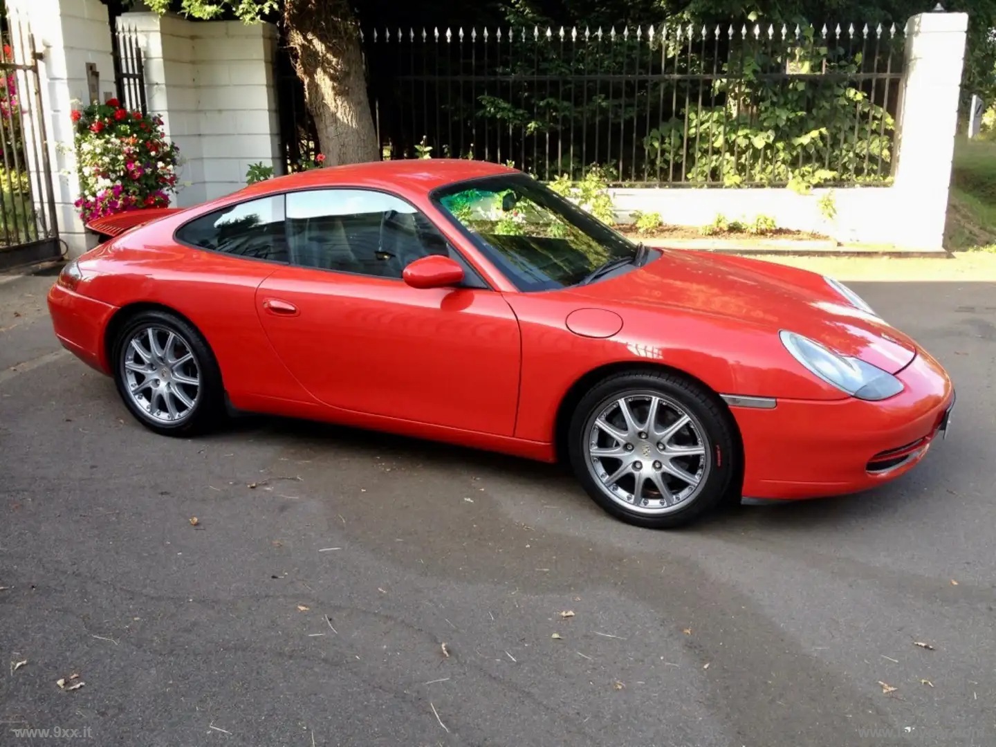 PORSCHE 911