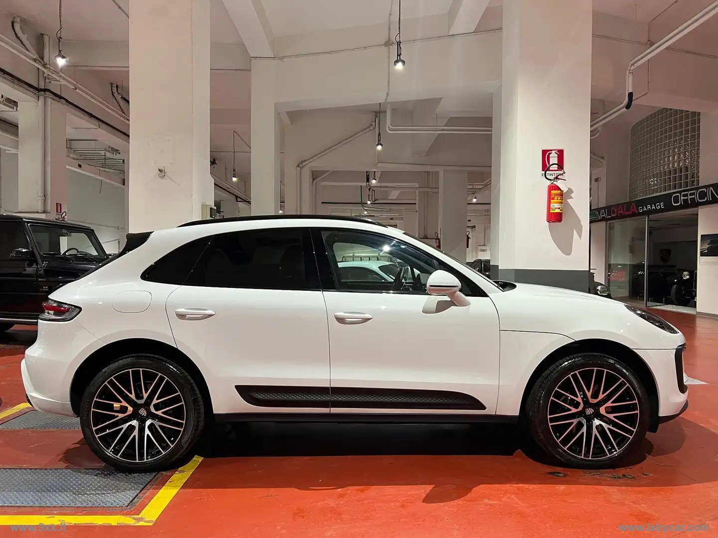 PORSCHE Macan