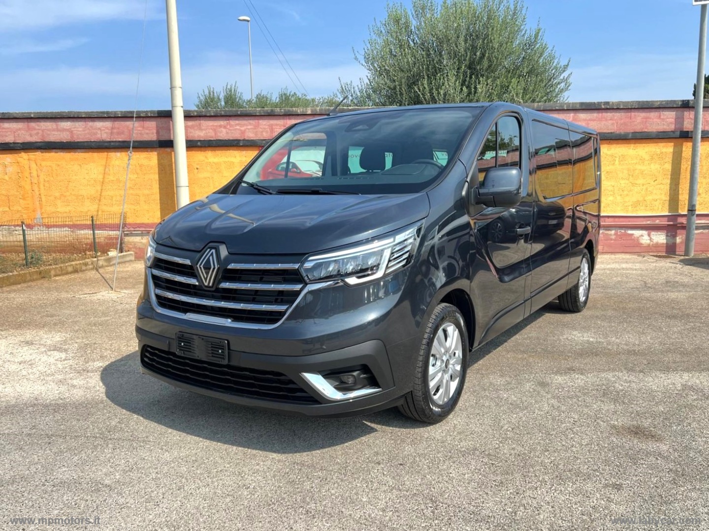RENAULT Trafic