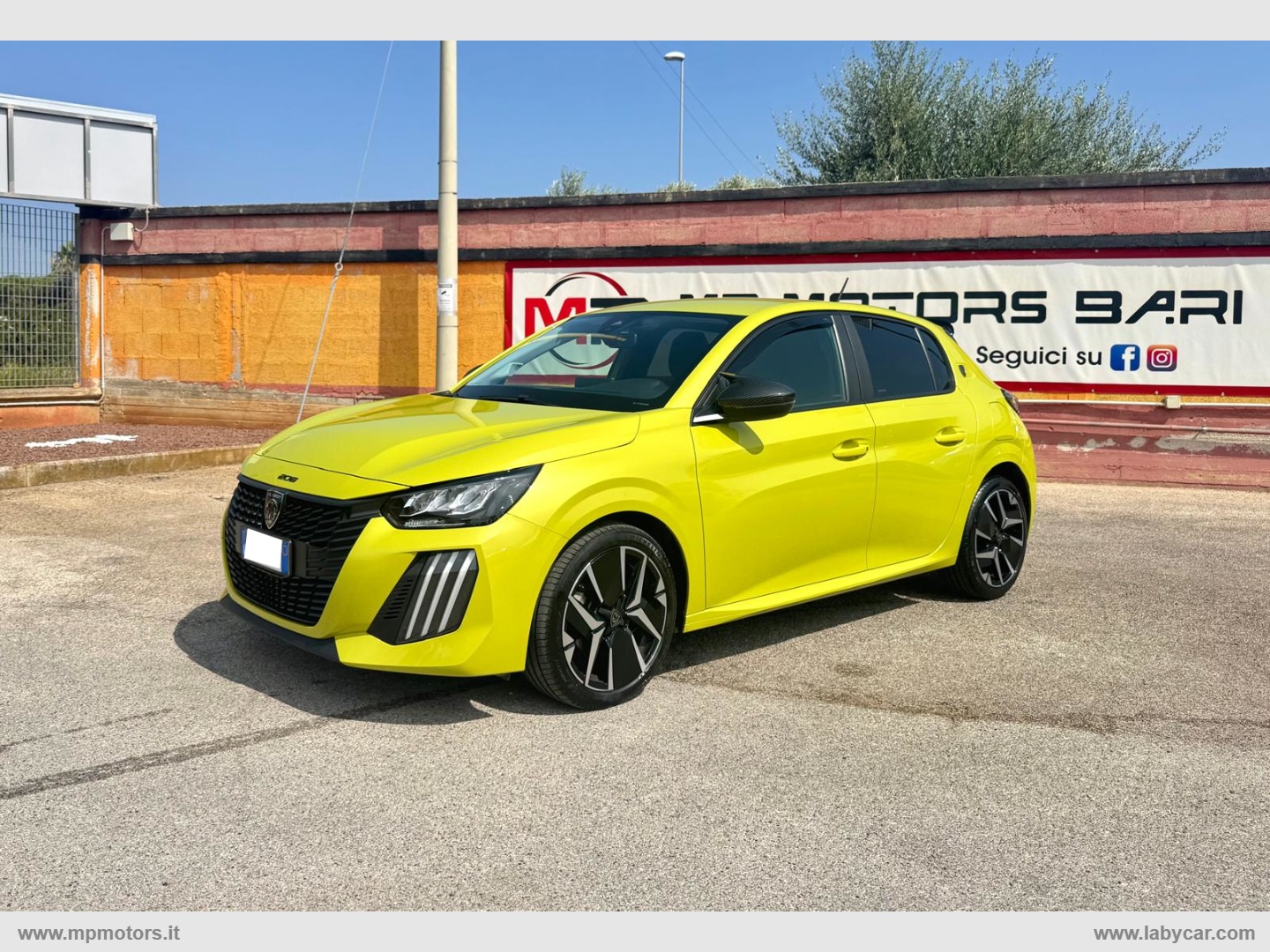 PEUGEOT 208