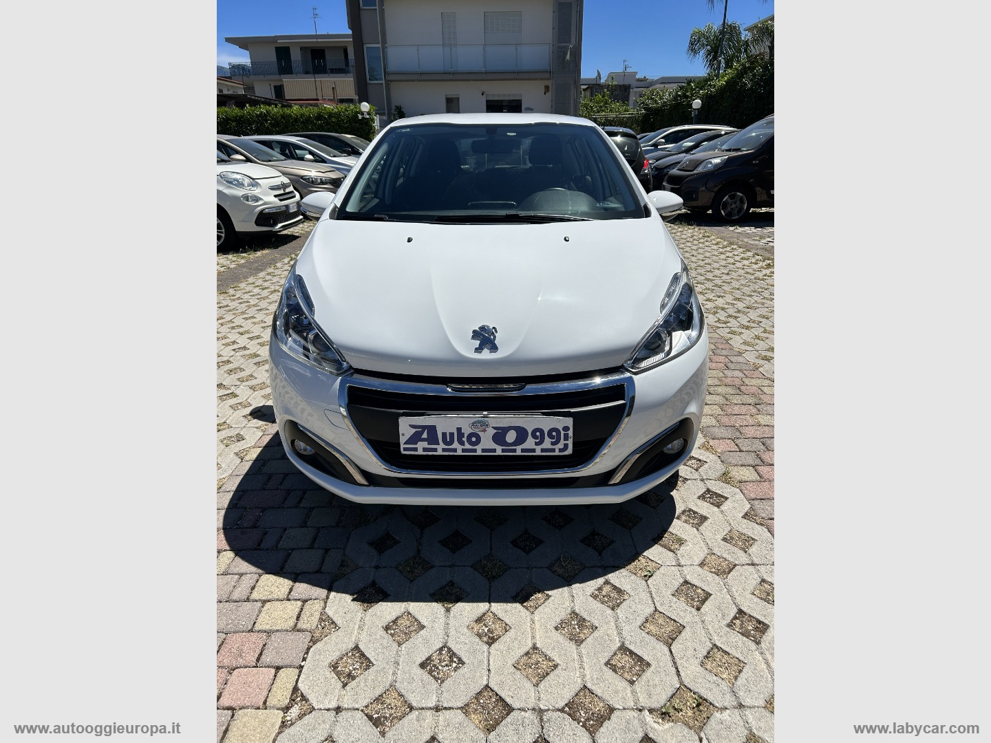PEUGEOT 208