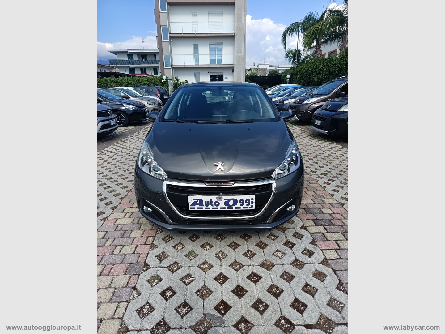 PEUGEOT 208