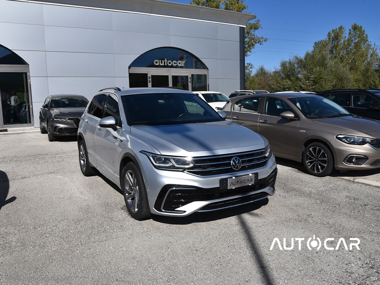 VOLKSWAGEN Tiguan