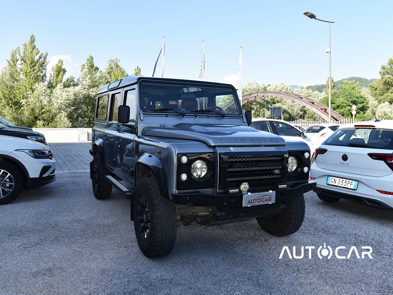 LAND ROVER Defender
