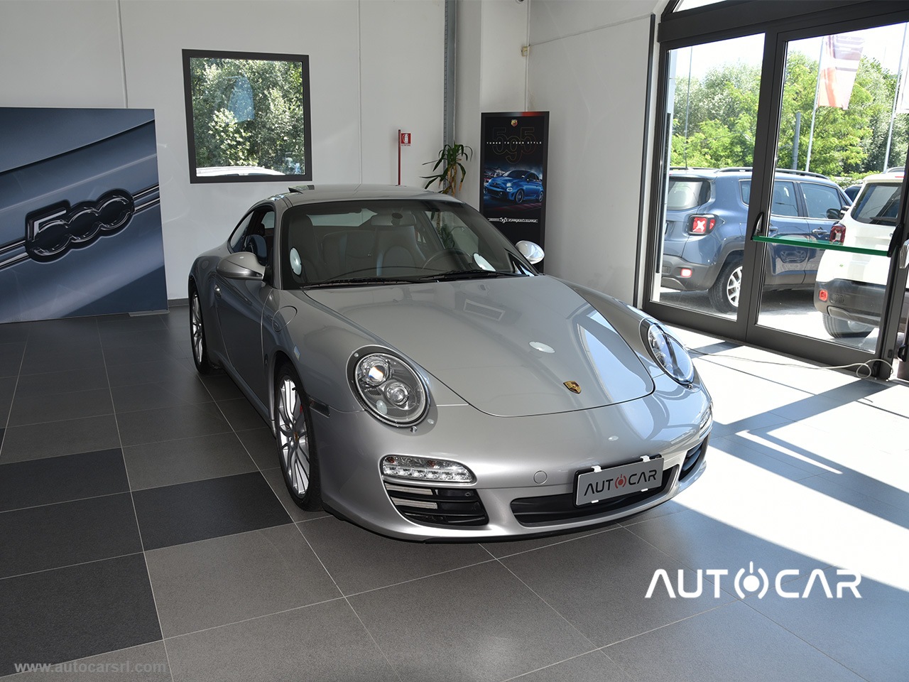 PORSCHE 911