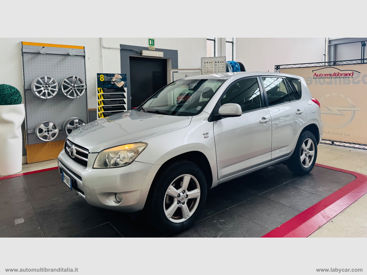 RAV4 2.2 D-4D 136 CV Luxury                                                        
