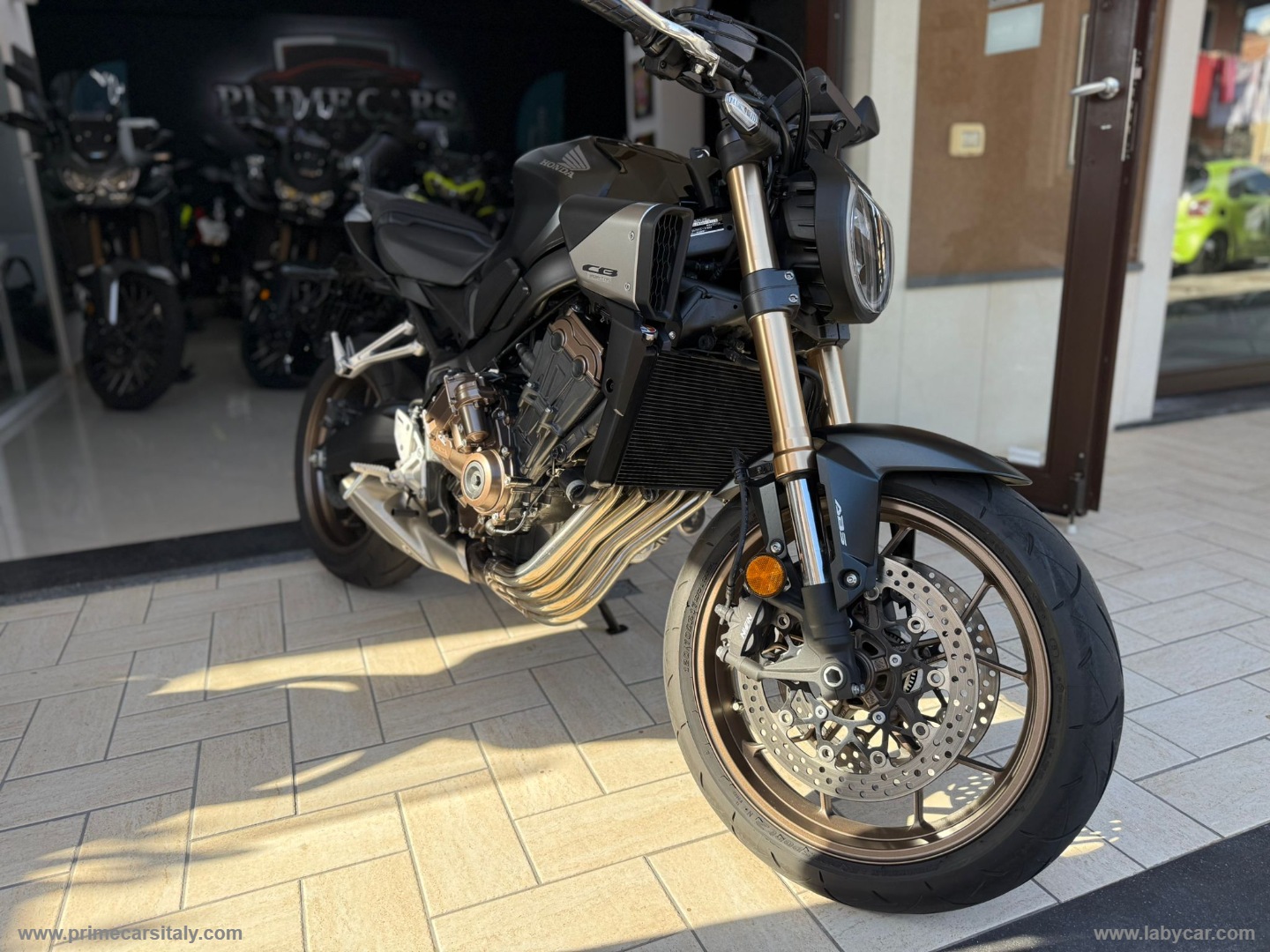 CB650 R BLACK EDITION                                                        