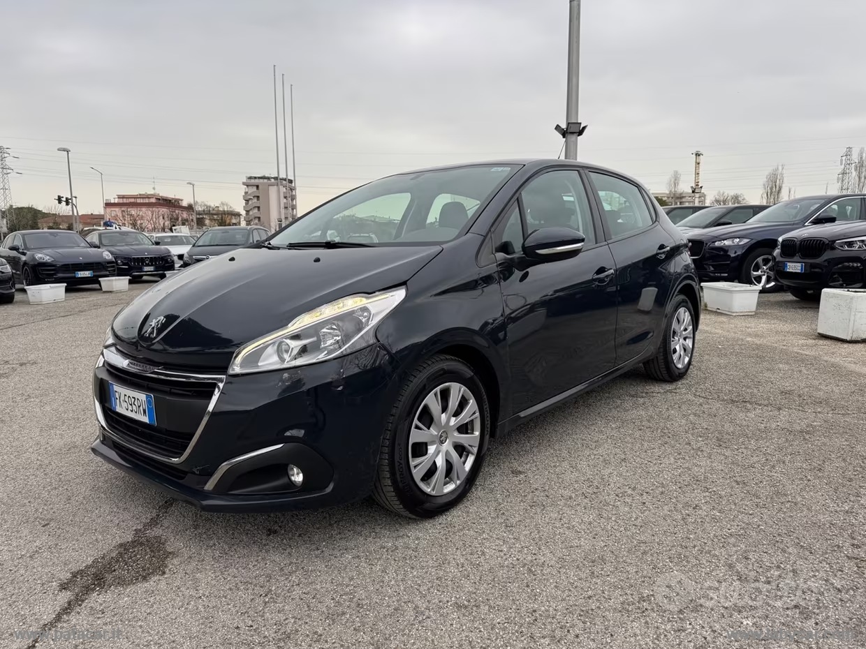 PEUGEOT 208